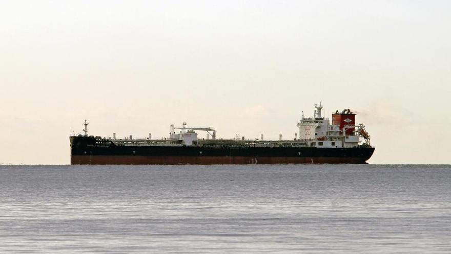 El buque &#039;Castillo de Arteaga&#039;, en la BahÃ­a de Palma.