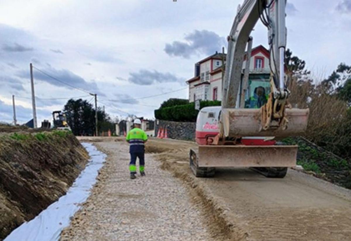 Trabajos de saneamiento en Mohías.