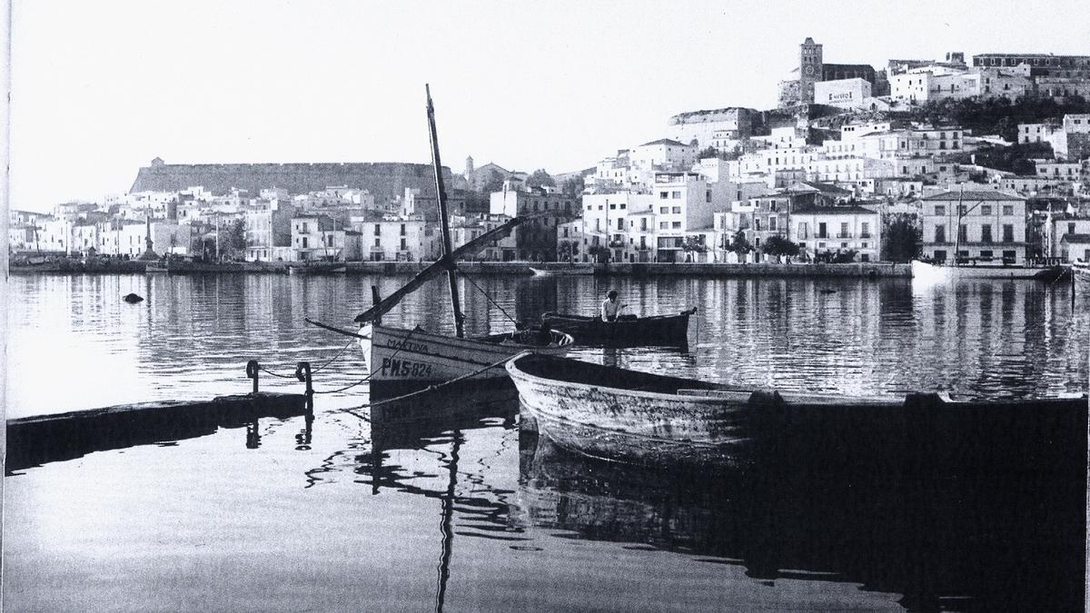Imagen del puerto de Ibiza en los años 30