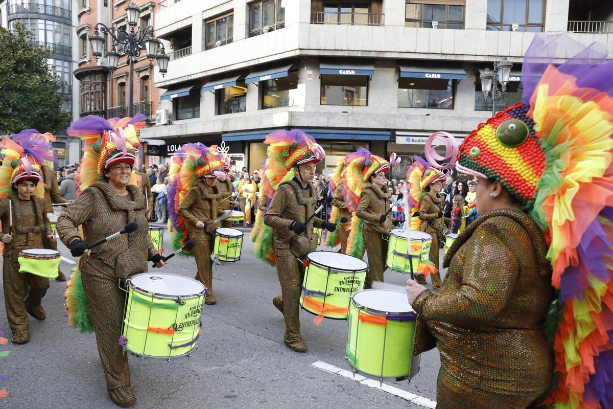 Componentes de la charanga "Los gijonudos".