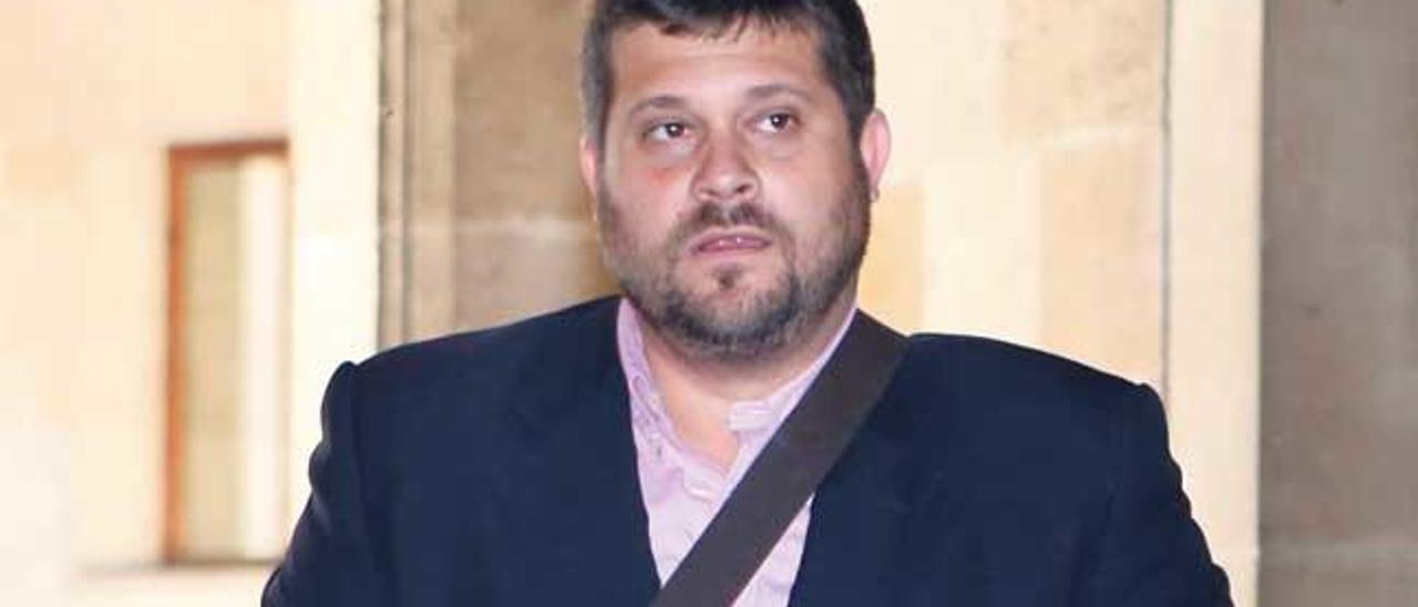 Javier Martí Asensio, en una de sus visitas a los juzgados en abril de 2014.