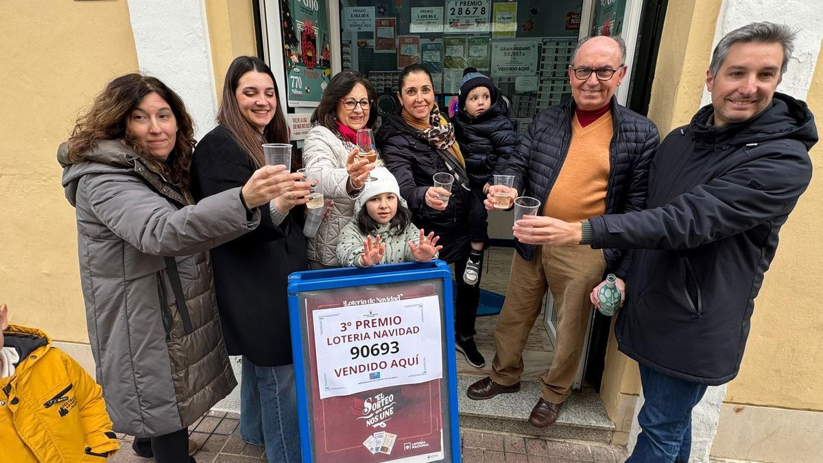 El tercer premio del Sorteo Extraordinario de Navidad en Córdoba y Montilla, en imágenes