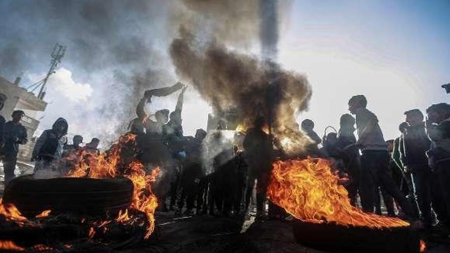 Protesta palestina en Gaza contra el plan de paz de Trump. // Dpa