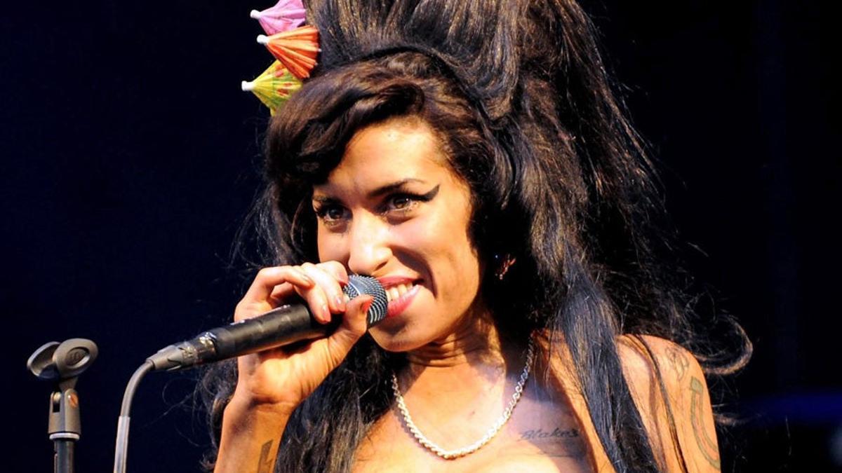 Amy Winehouse regresa con polémica
