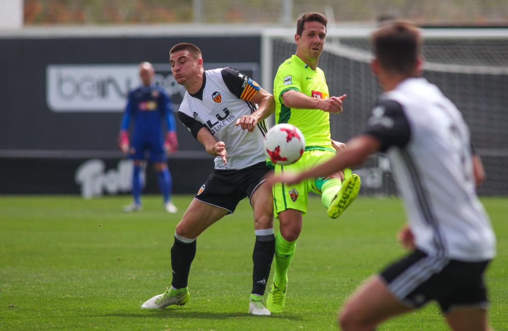 El Elche suma un punto en un partido de locos.