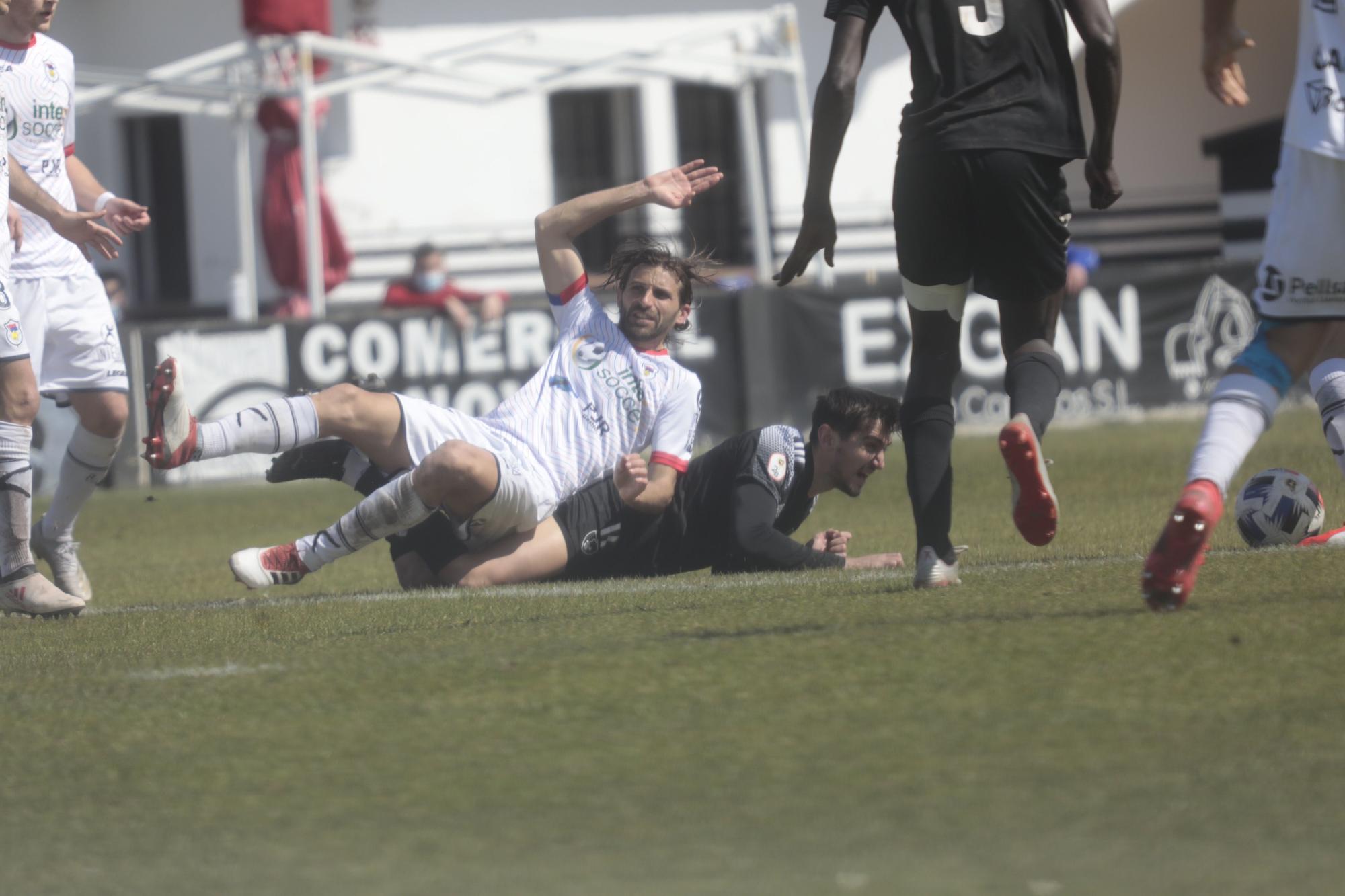 Las imágenes de los partidos de los equipos asturianos de Segunda División B