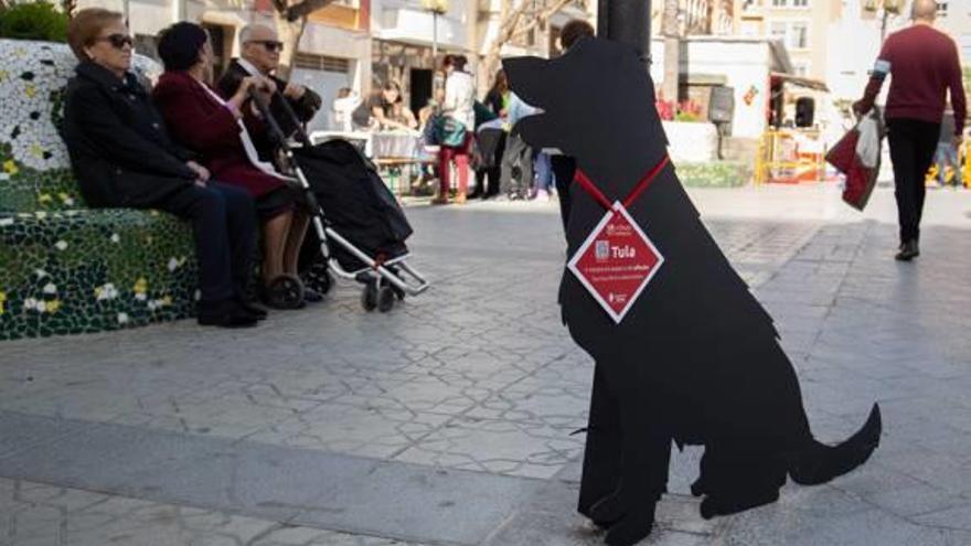 Una perrita de cartón, ayer en Onda.