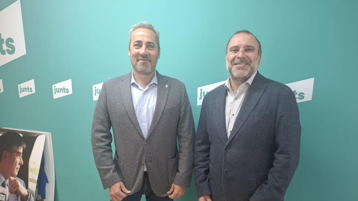 Ramon Bacardit i Josep Pagès al local de Junts a Manresa