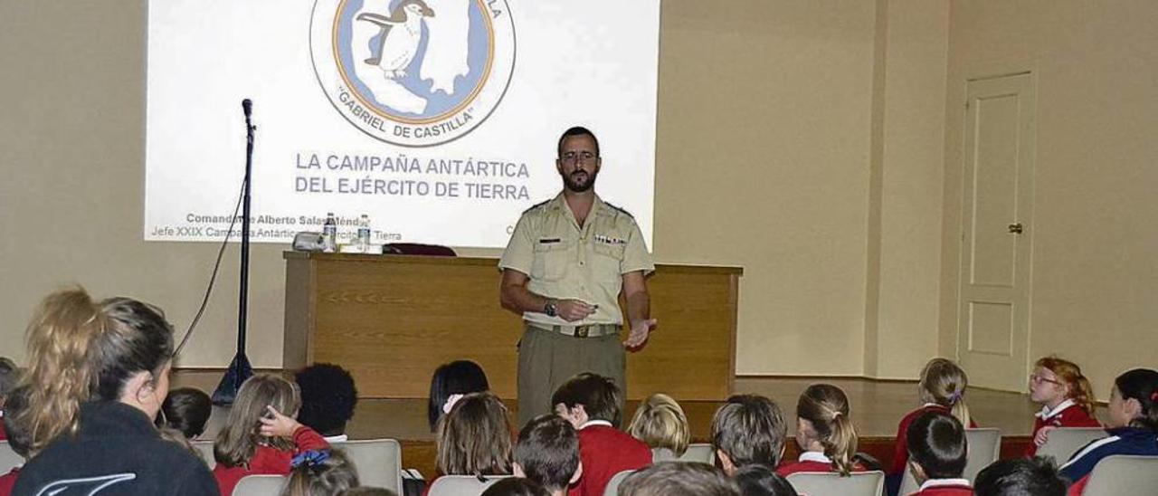 Los redactores del Divino Salvador trabajaron la campaña antártica del Ejército de Tierra.