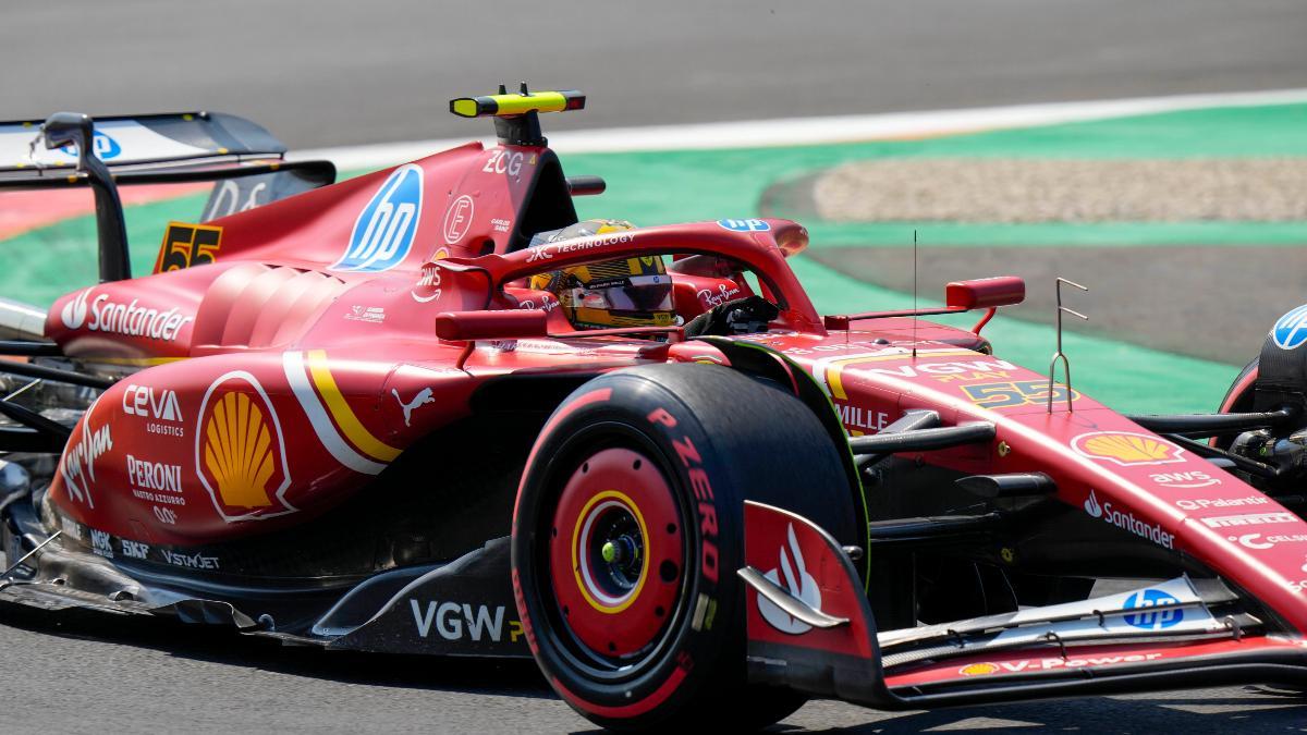 Carlos Sainz, en acción con el Ferrari en Monza