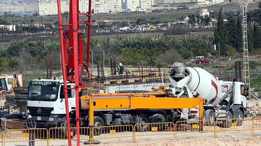 La obra de la depuradora de Arenales comenzó hace más de un año y ya está muy avanzada.