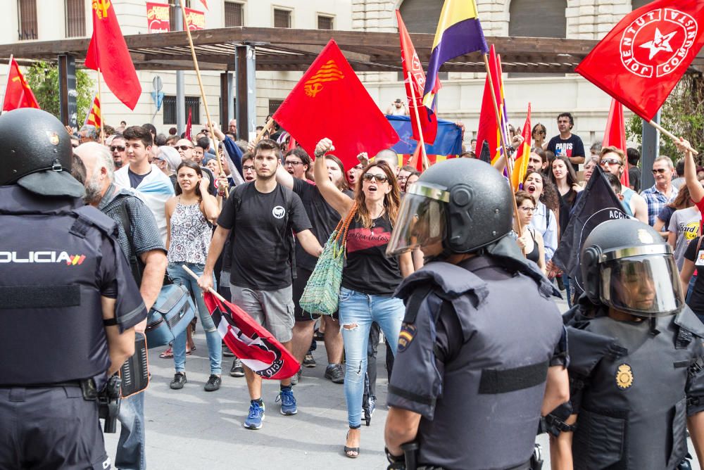 Tensión entre partidarios y detractores del referéndum en Alicante