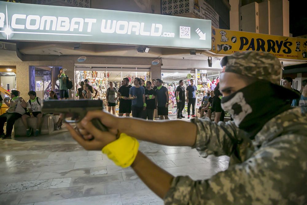 Unas trescientas personas participan en la gymkana en Benidorm