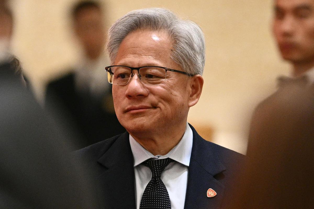 El fundador y director ejecutivo de Nvidia, Jensen Huang, en su llegada al banquete presidencial celebrado durante el encuentro entre Donald Trump y Xi Jinping en Pekín, China.