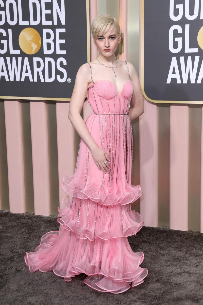 Julia Garner, de Gucci, en los Globos de Oro 2023