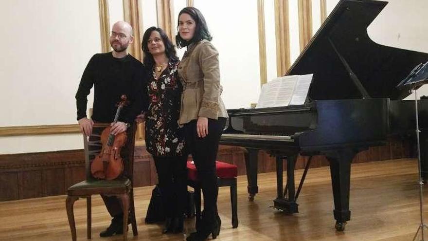 Nicholas Cords, Belén Iglesias y Cristina Pato. // I. Osorio