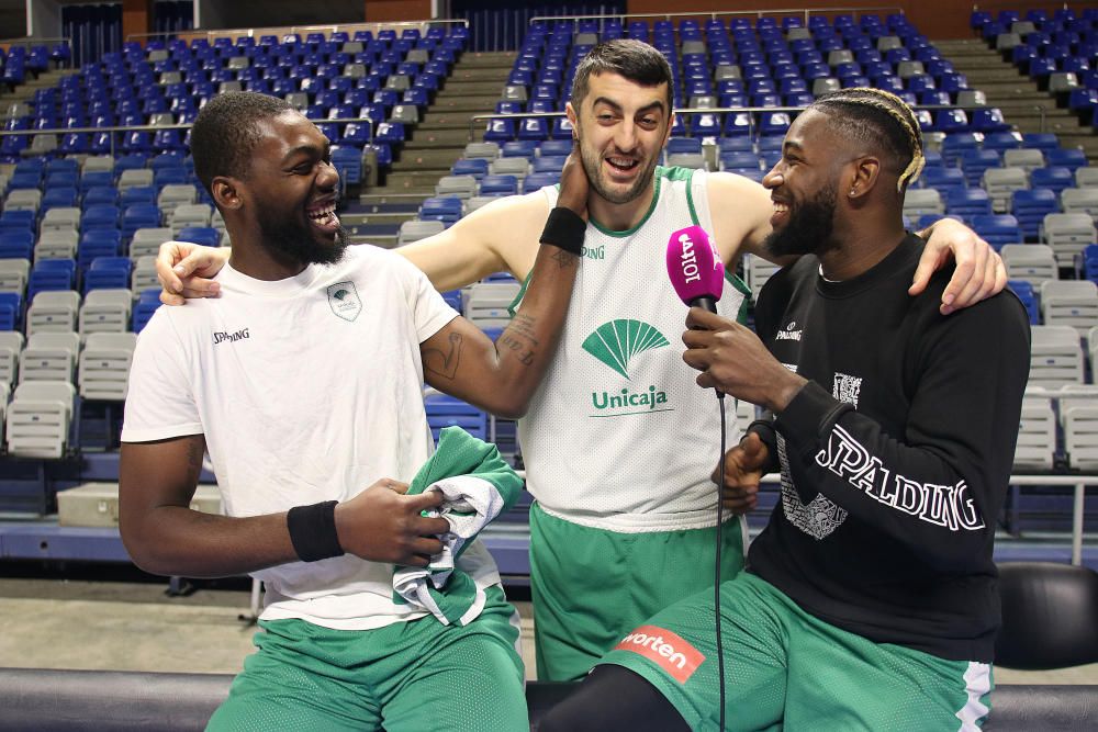 Encuentro entre la prensa y los jugadores del Unicaja antes del comienzo de la Copa del Rey.