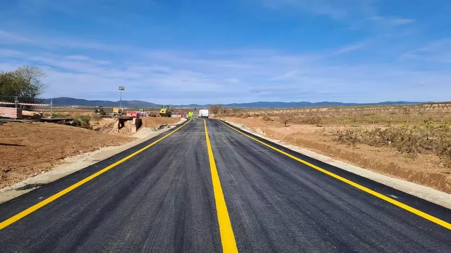 La N-330 abre tras 10 días de trabajo