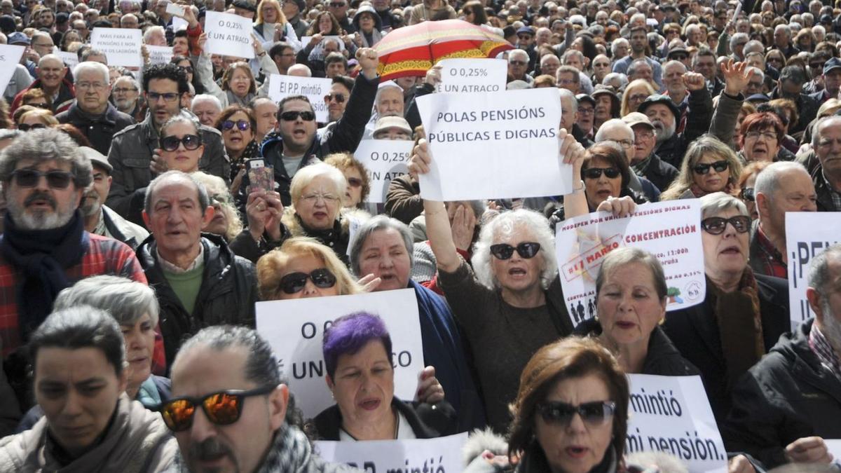 Una concentración en el Obelisco para reclamar pensiones dignas. |   // CASTELEIRO/ROLLER AGENCIA