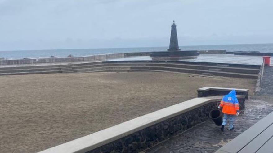 El temporal obliga a cerrar la costa de La Laguna