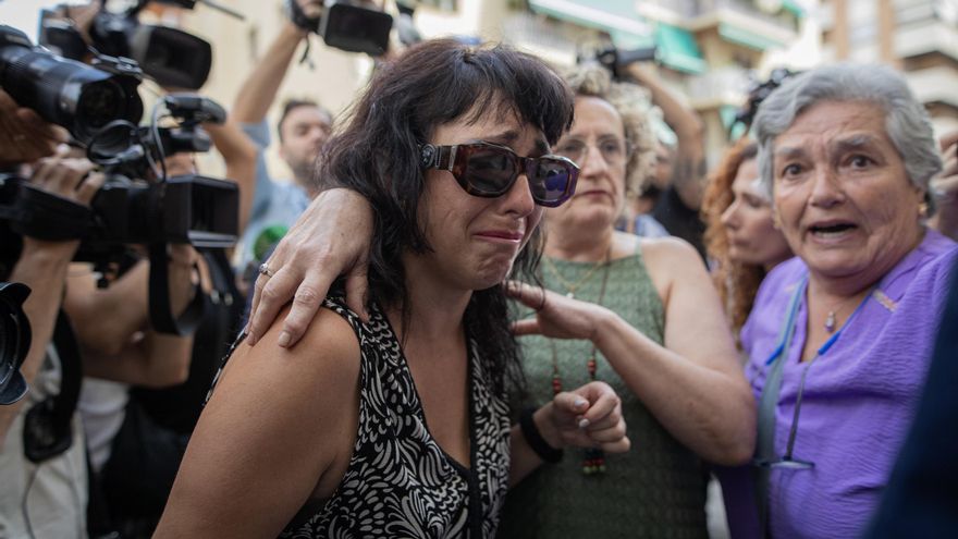 Juana Rivas llega con su hijo menor al punto de Granada pactado para entregarlo al padre