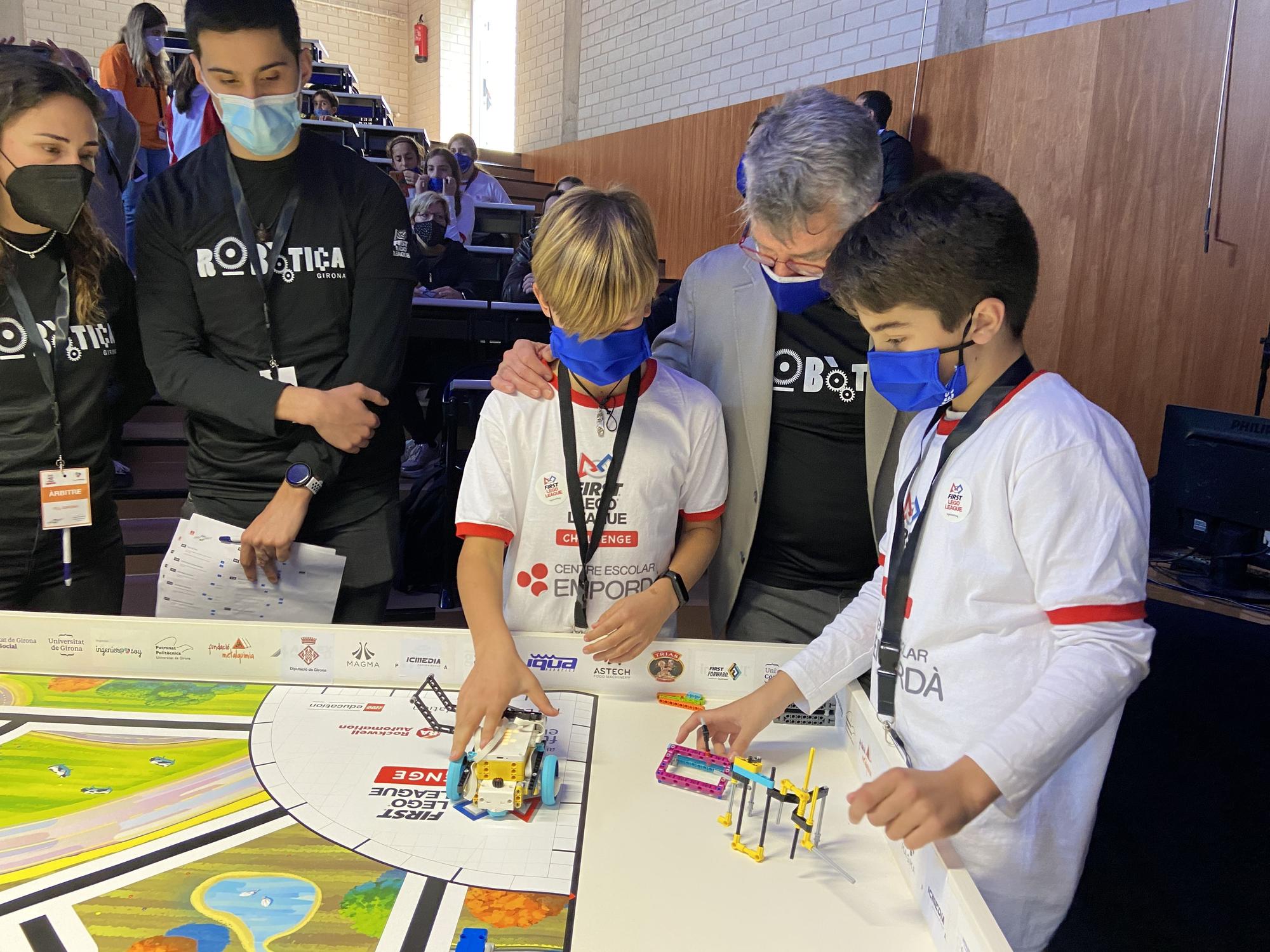 El Centre Escolar Empordà fa un bon paper en el Campionat de Robòtica First Lego League