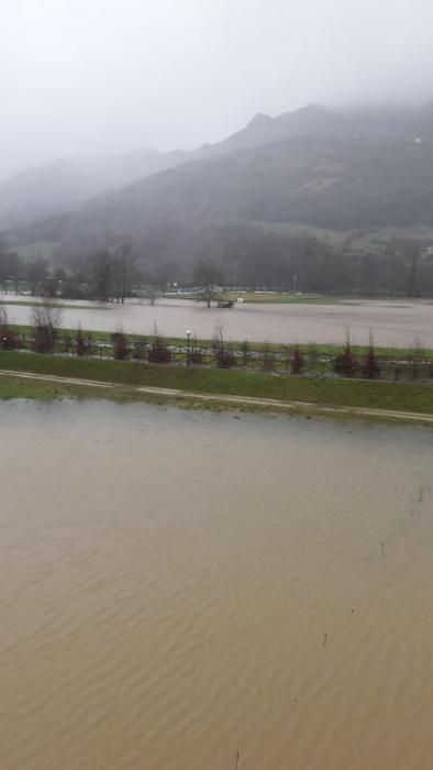 Tiempo en Asturias: Las espectaculares imágenes de las riadas, argayos e incidencias del temporal