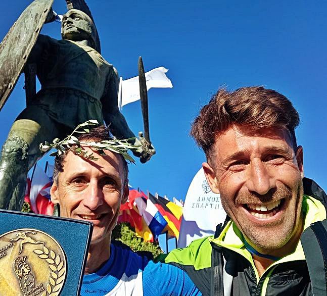 Nicolás de las Heras y su amigo y asistente en la carrera Iván Gantes