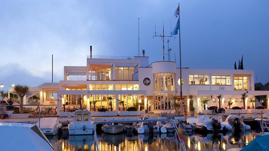 El restaurante  Bon Vent se encuentra situado en el Club Náutico de Altea que ofrece unas increíbles vistas a la bahía y al puerto de Altea.