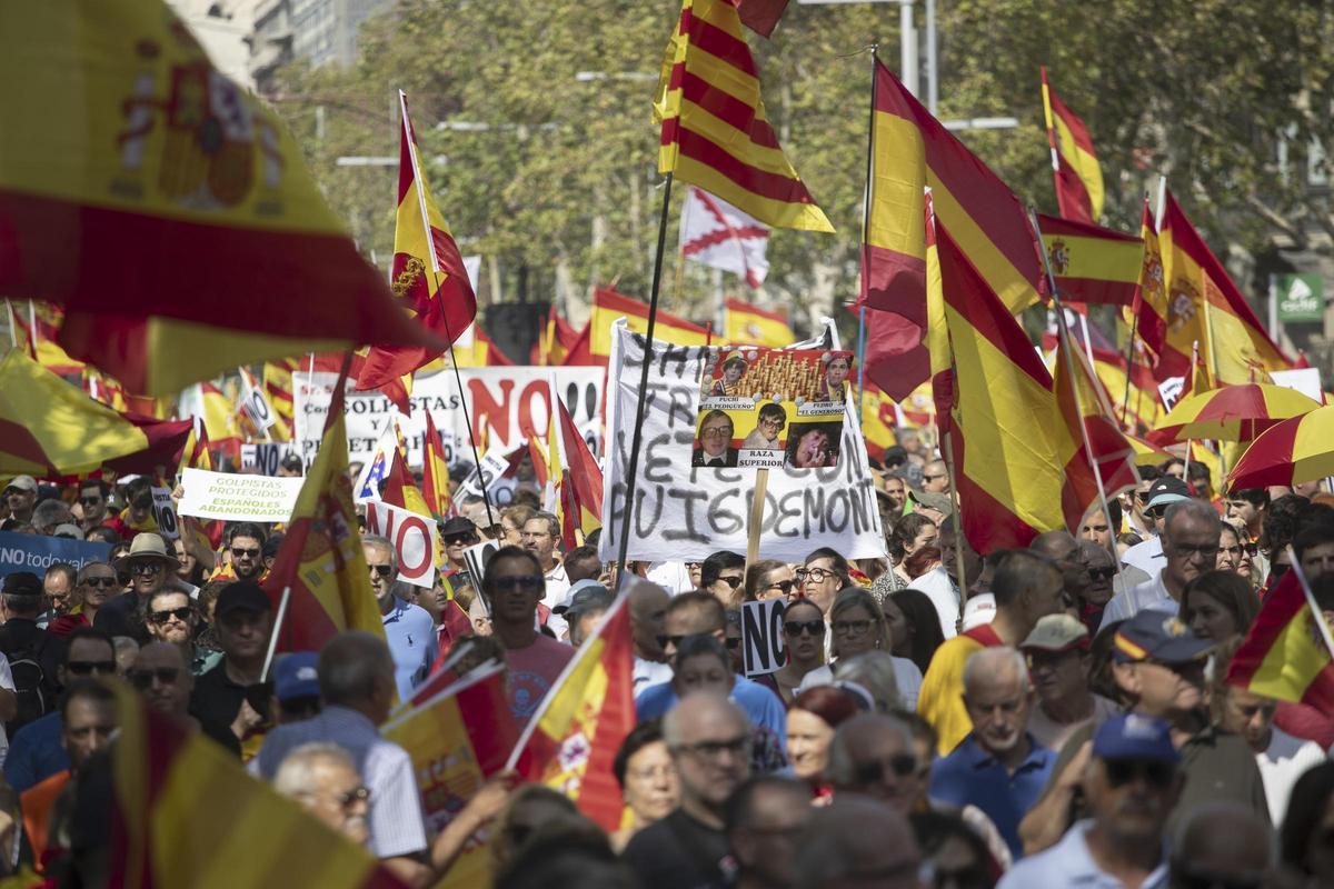 Las imágenes de la manifestación contra la amnistía en Barcelona