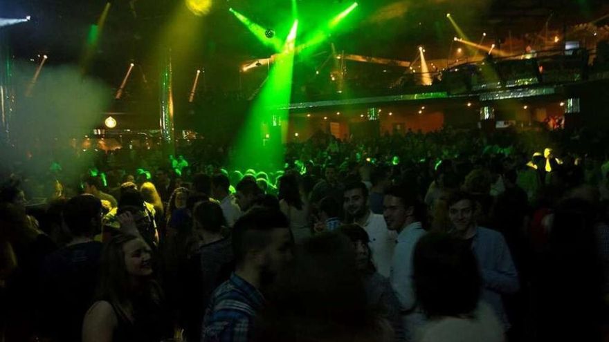 Lennon revivió en la madrugada del domingo el lleno de su época dorada. // L. Manuel Martínez