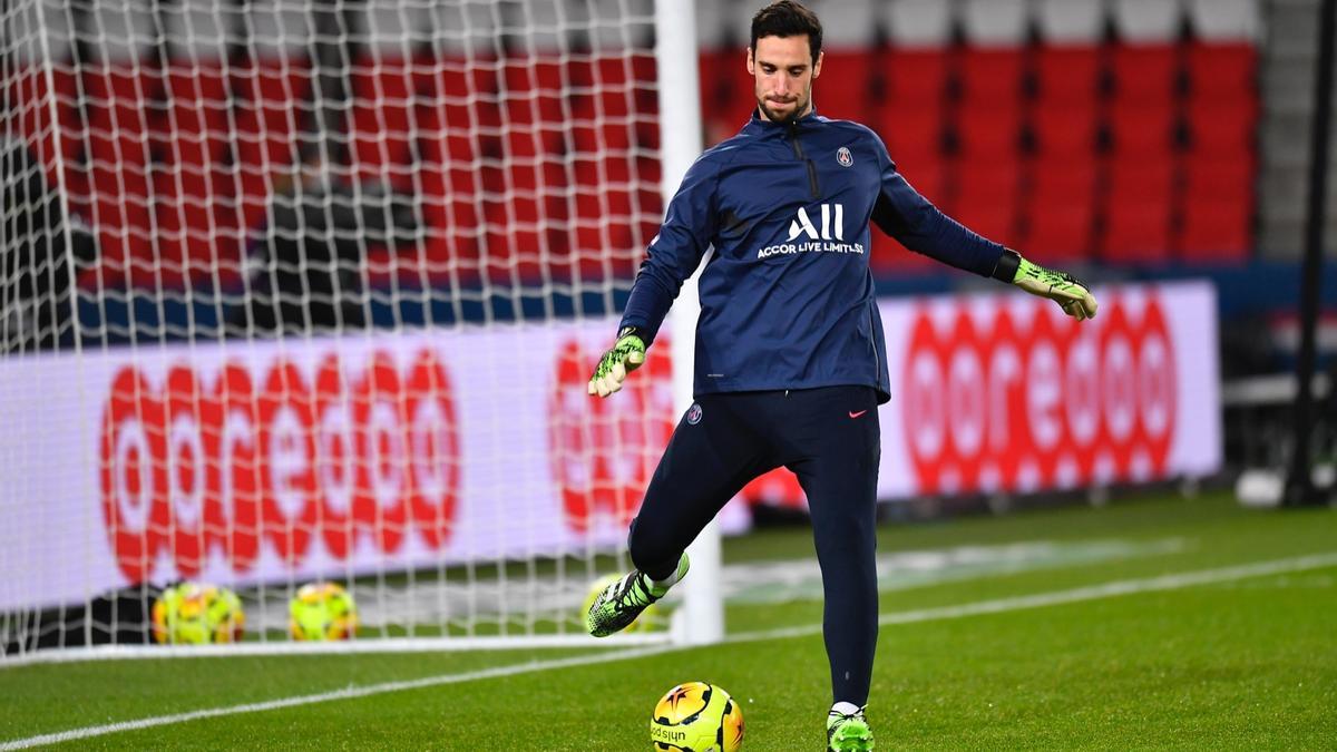 Sergio Rico, durante un calentamiento