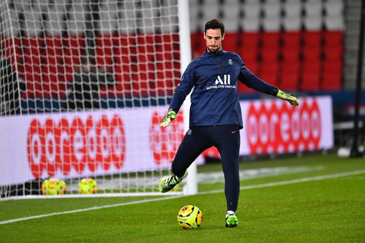 Sergio Rico, durante un calentamiento