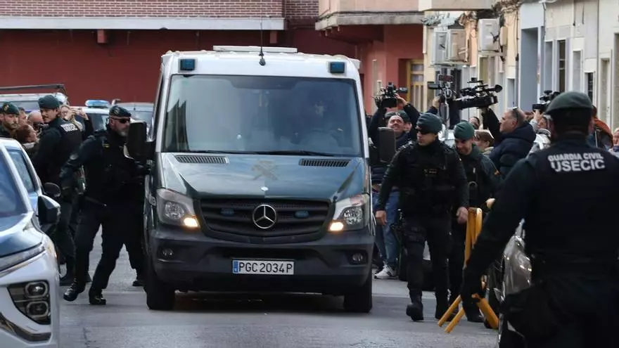 Entrance to the Sueca court of the confessed murderer of the 13-year-old boy