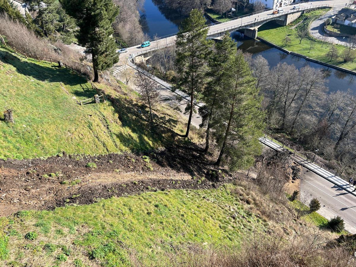Derrumbe de un talud en Puebla de Sanabria