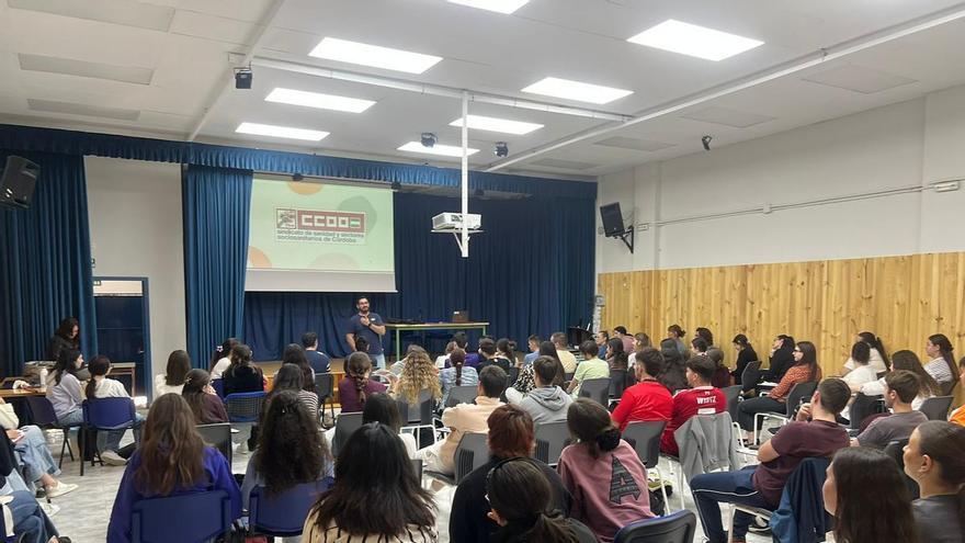 CCOO imparte un taller de empleo y orientación sobre la bolsa del SAS a alumnado del IES San Álvaro de Córdoba