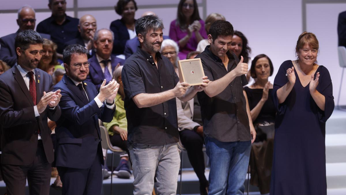 Ceremonia de entrega de la Creu de Sant Jordi a Estopa.