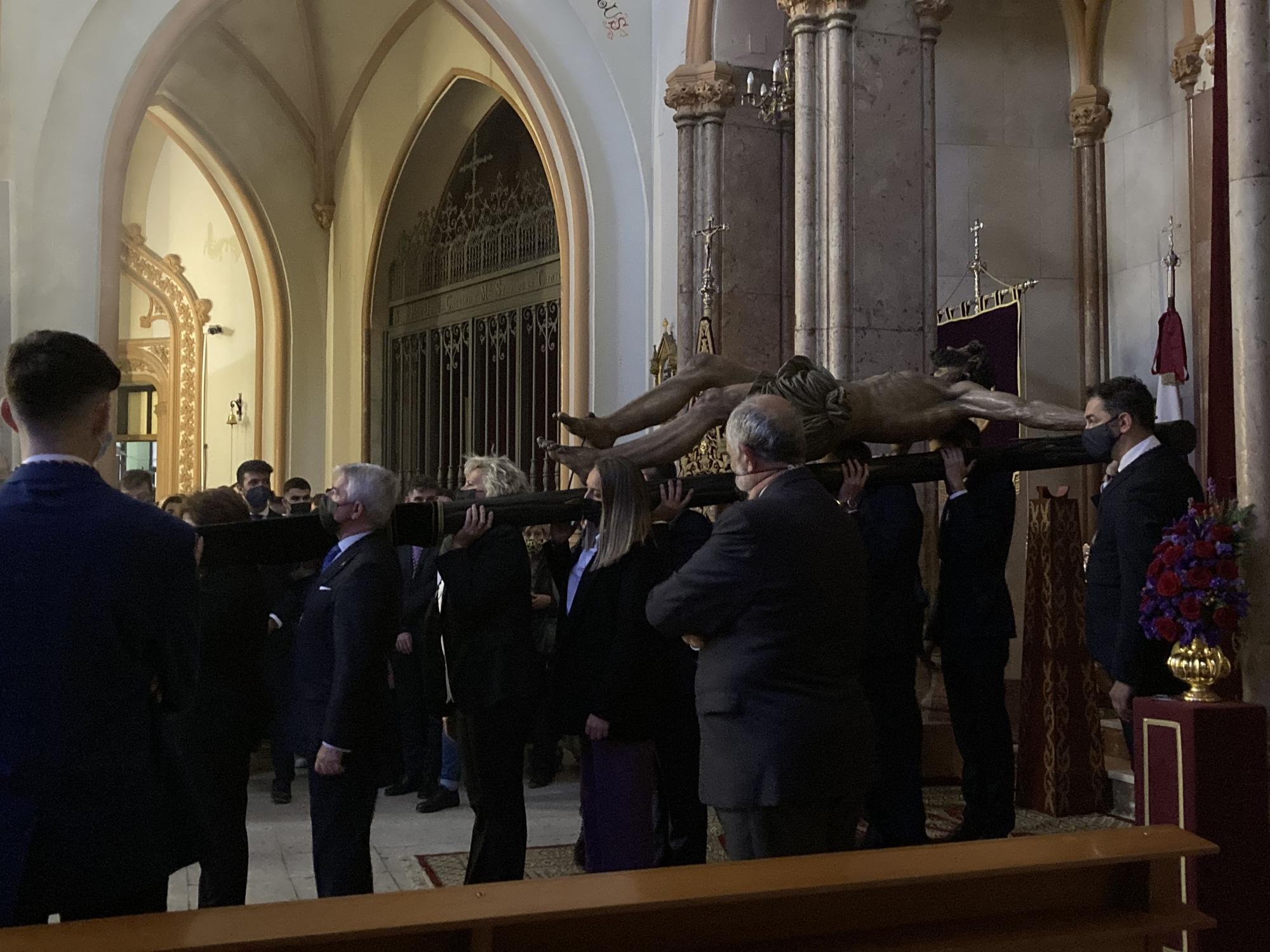 Entronización del Cristo de la Esperanza en Su Gran Amor, de la hermandad de la Salud, en San Pablo