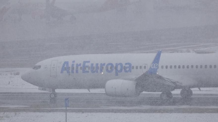 Un avión de la compañía Air Europa en el Aeropuerto de Madrid-Barajas Adolfo Suárez