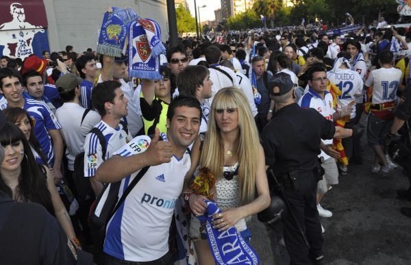 Apoteósica llegada del Real Zaragoza al Ciudad de Valencia.