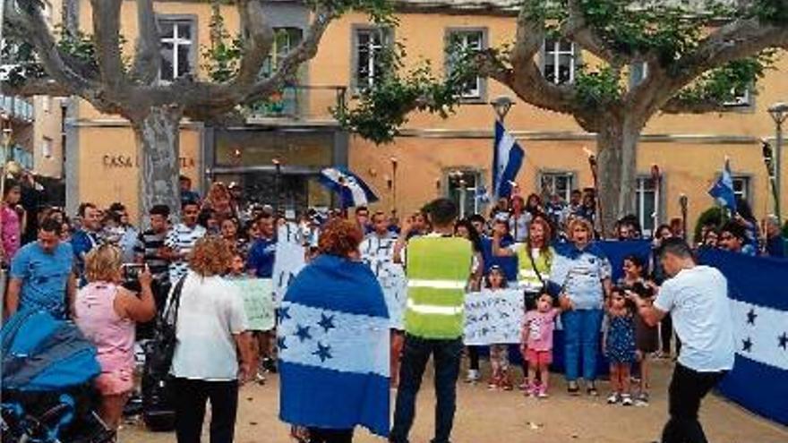 La manifestació va transcórrer pels carrers de Salt.