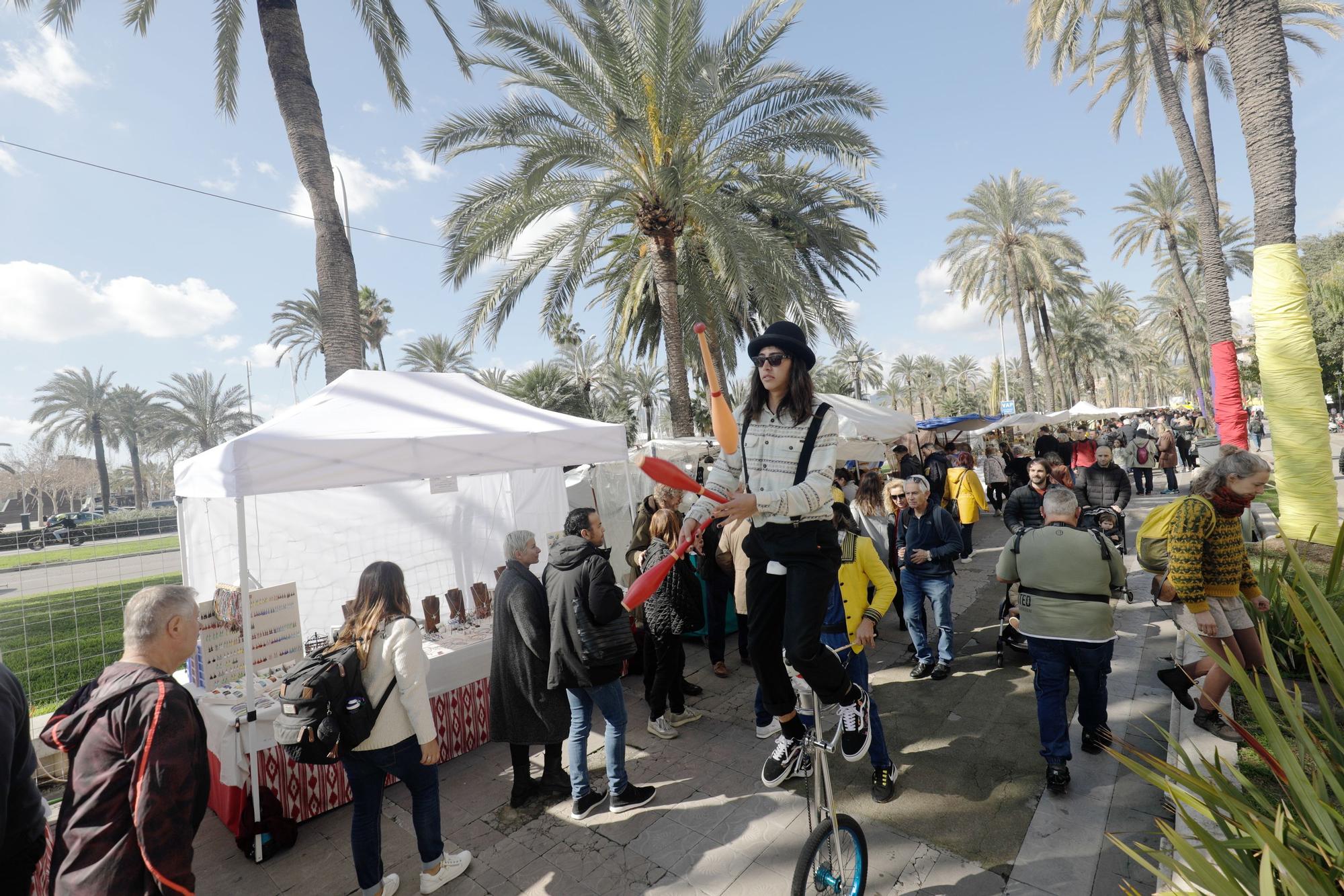 Miles de personas disfrutan de la primera jornada de la Diada de les Illes Balears