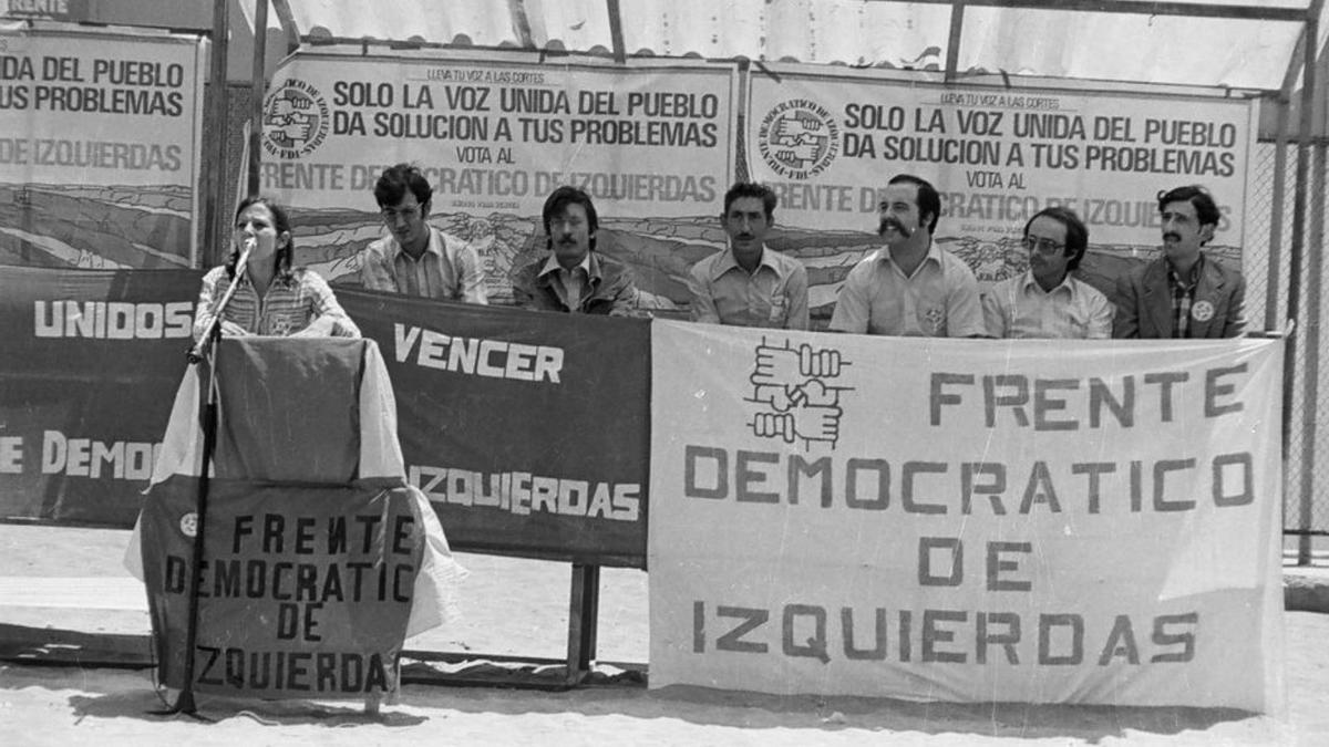 manifestación del Frente Democrático de Izquierdas, en 1977, con Arcadio Díaz Tejera.