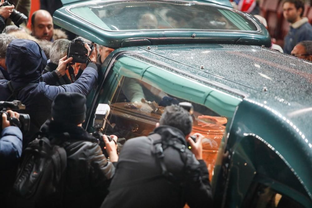 Miles de personas despiden a Quini en un abarrotado estadio de El Molinón