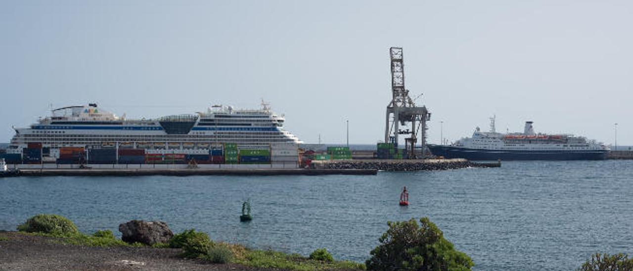 Lanzarote pierde medio millón de euros por la &#039;fuga&#039; de cruceros por mal tiempo