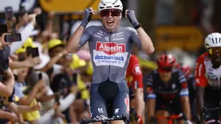 El Movistar del gijonés Iván García Cortina y de Enric Mas, protagonista en la primera etapa del Tour de Francia
