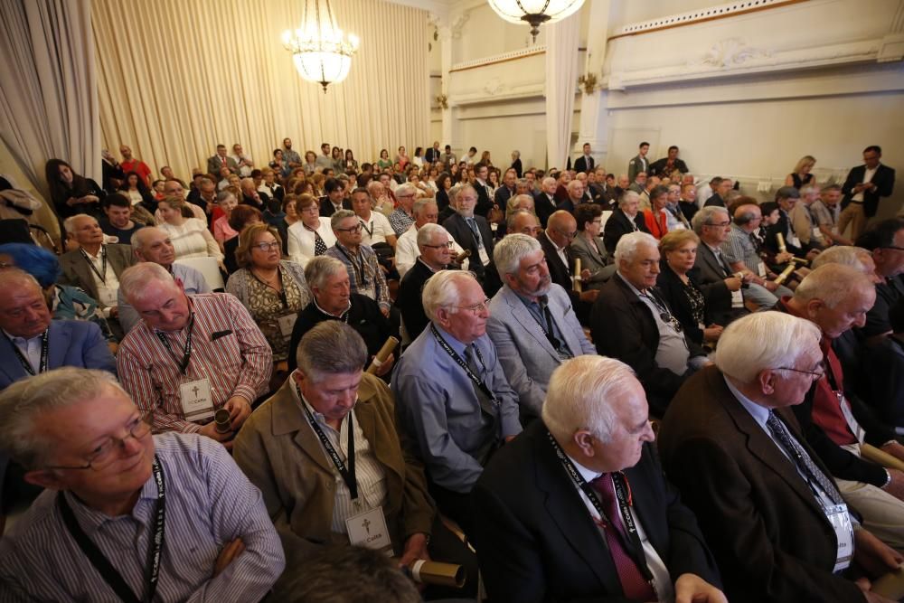 El acto de entrega de las insignias de oro a los socios del Celta // R. Grobas