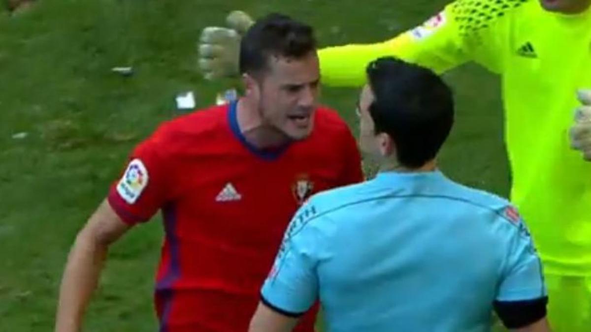 Oriol Riera no acabó nada contento con la actuación arbitral del partido que enfrento a su Osasuna ante el Sevilla.