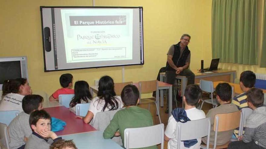 Xabiel González, durante su charla a los escolares.