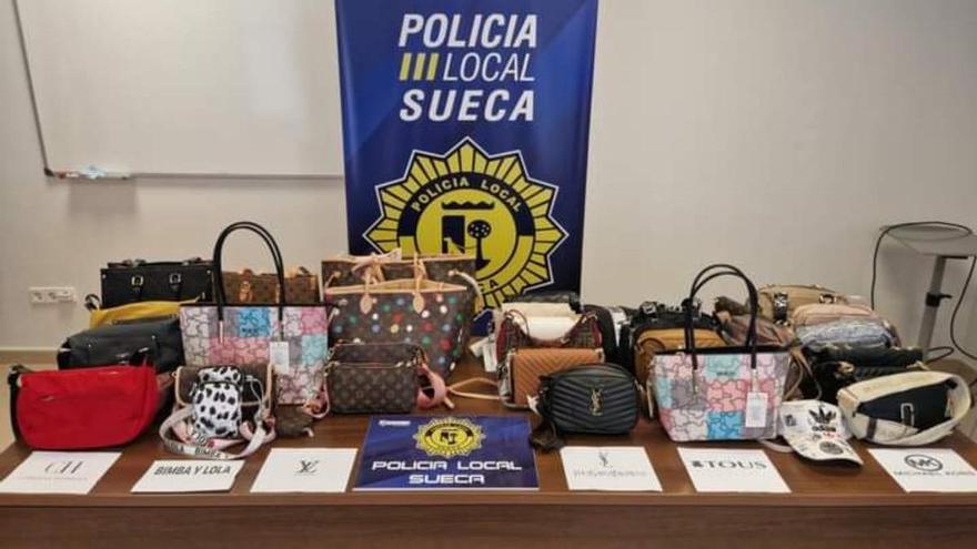 La policía incauta en Sueca joyas y bolsos falsificados de marcas de alta gama